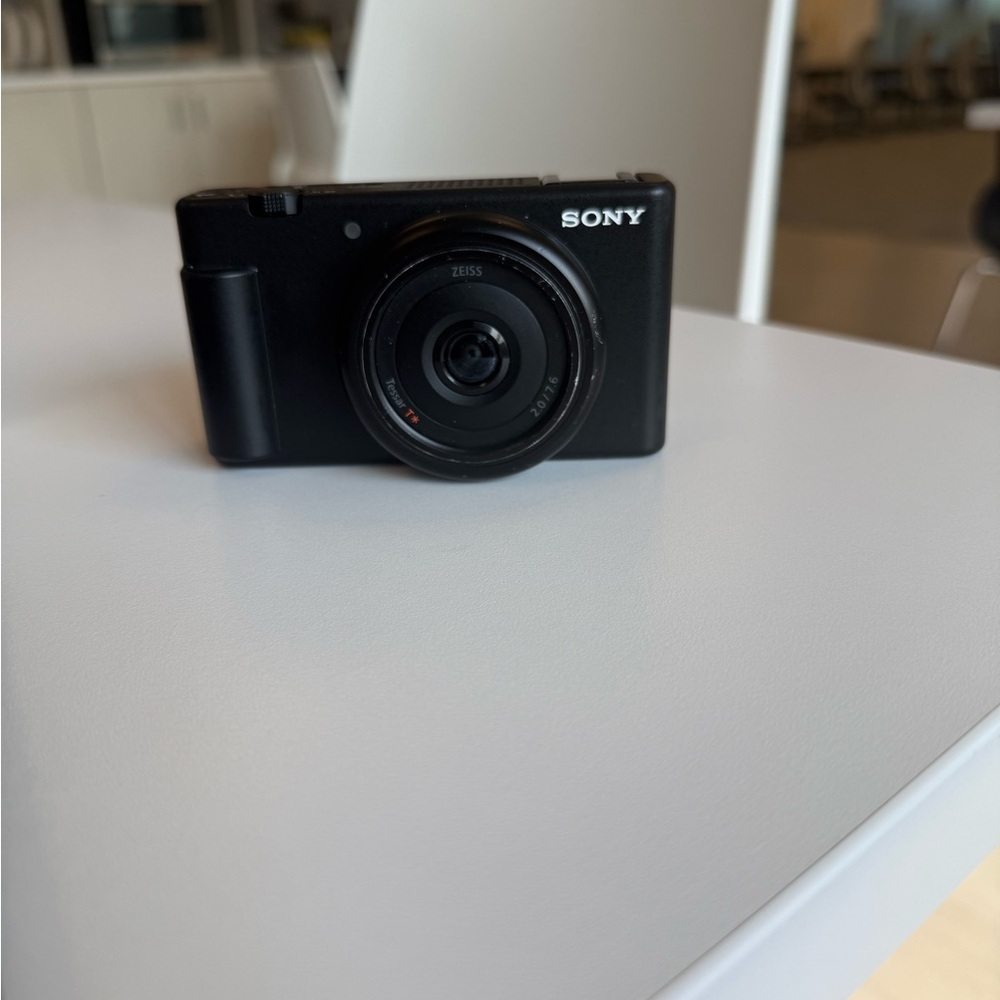 Sony Black Compact Digital Camera with Sleek Design